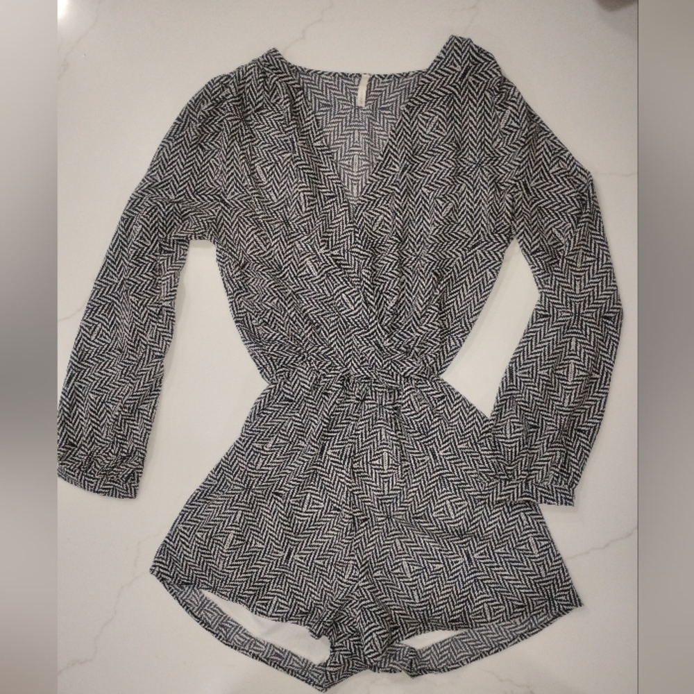 Chic Black And White Patterned Romper - image 1